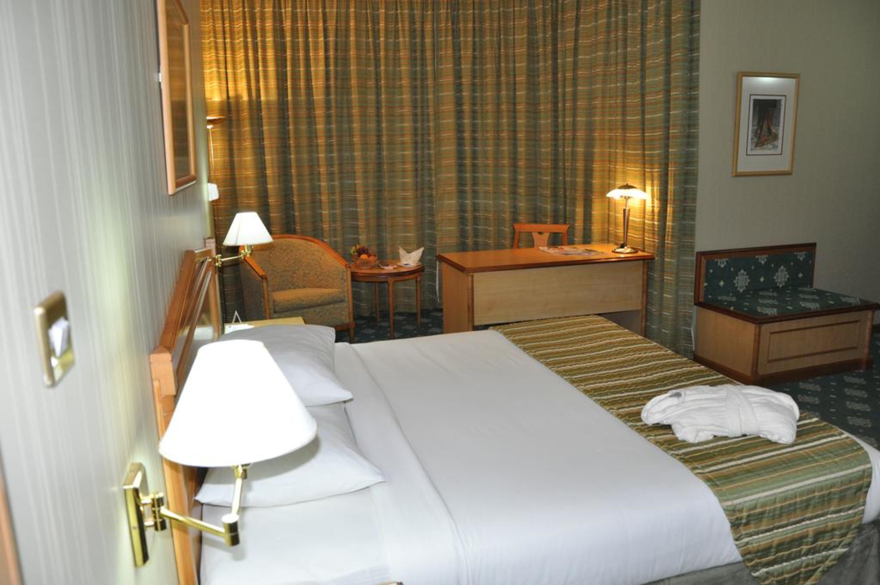 Grand Continental Hotel Abu Dhabi Ngoại thất bức ảnh