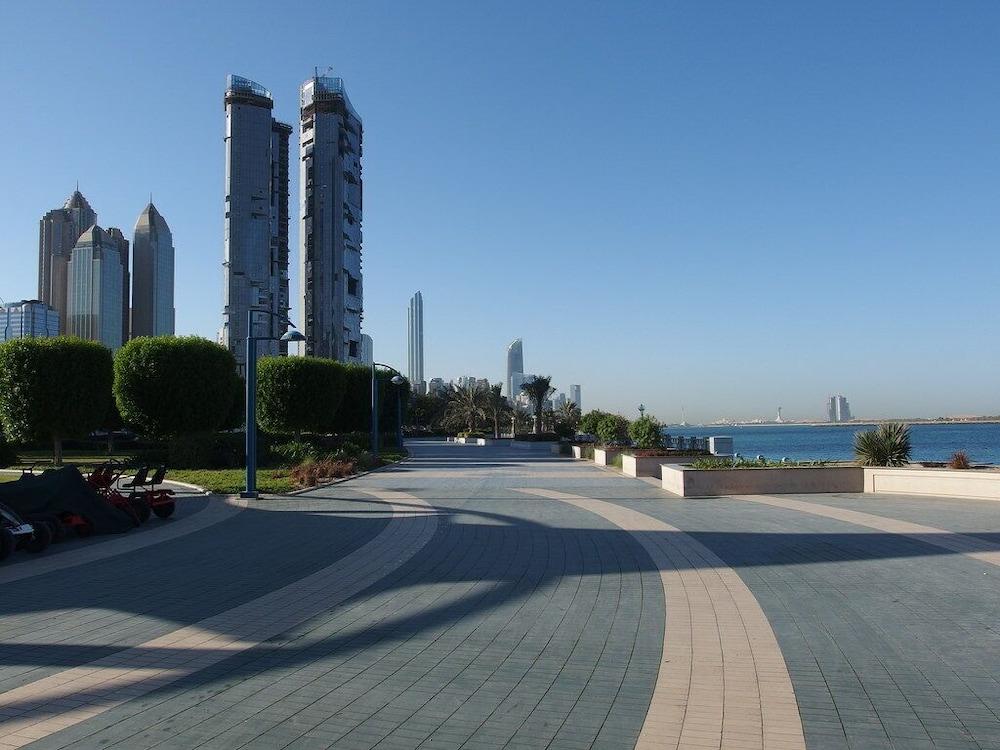 Grand Continental Hotel Abu Dhabi Ngoại thất bức ảnh