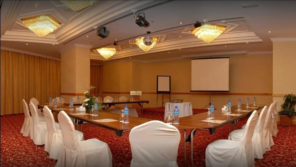 Grand Continental Hotel Abu Dhabi Ngoại thất bức ảnh